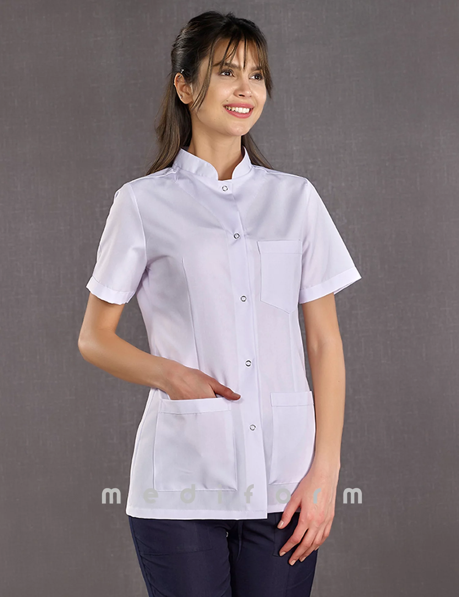 روپوش پزشکی زنانه چیزگی مدیکال مدل یقه ایستاده آستین کوتاه