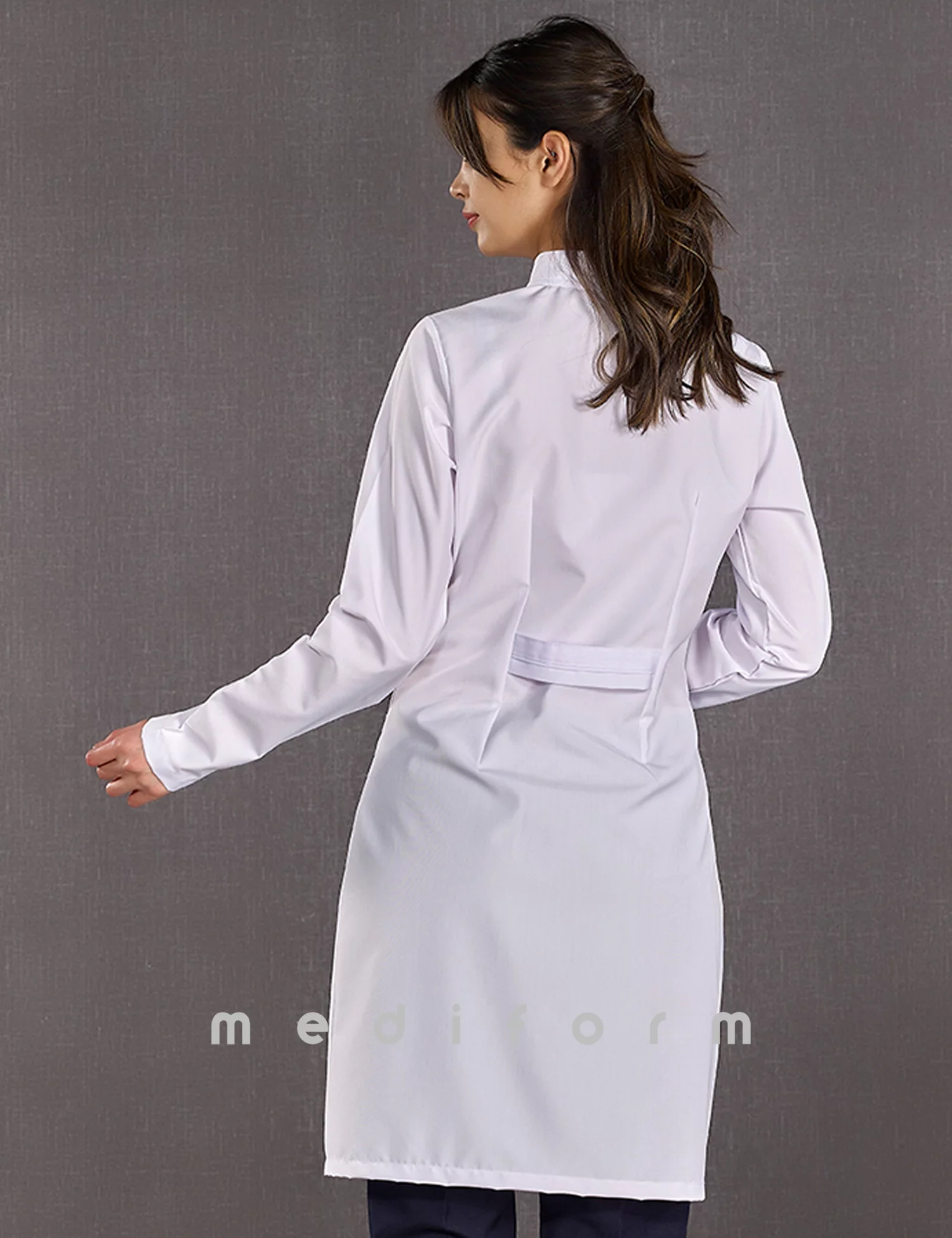 روپوش پزشکی زنانه چیزگی مدیکال مدل یقه ایستاده آستین بلند